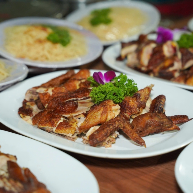 Lẩu Gà Tiềm Ớt Hiểm